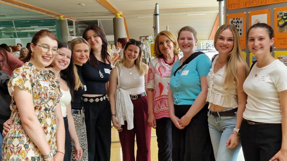 12 MJ 2021 mit KV Renate Holzmann.jpg